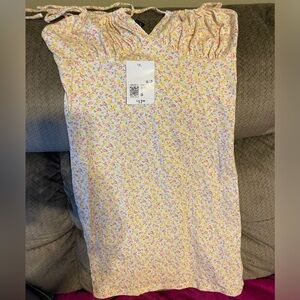 Brand new with tag knit forever 21 floral dress. Size small.